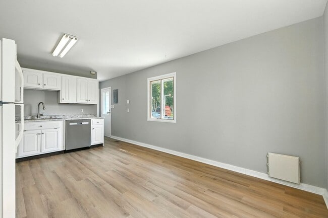 Building Photo - 3 bedroom home!