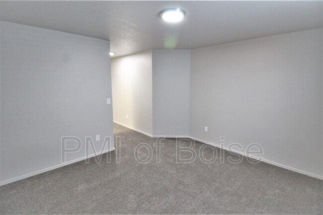 Building Photo - 19571 Newhall Pl