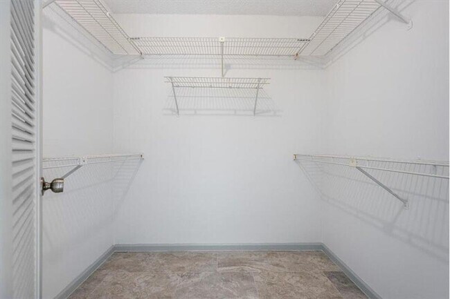 Building Photo - 2216 Amesbury Ct