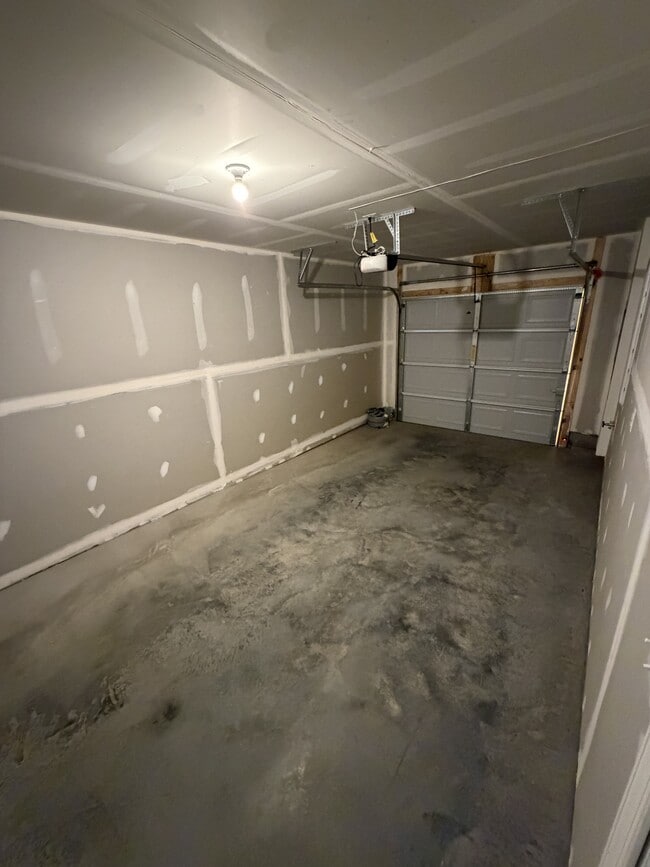 Building Photo - 125 Kinkade Ct