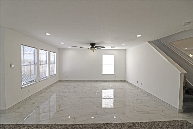 Building Photo - 9611 Rads Point