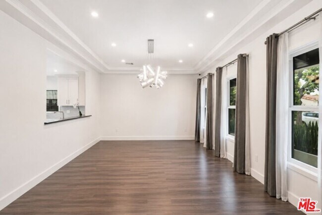 Building Photo - 616 N Formosa Ave