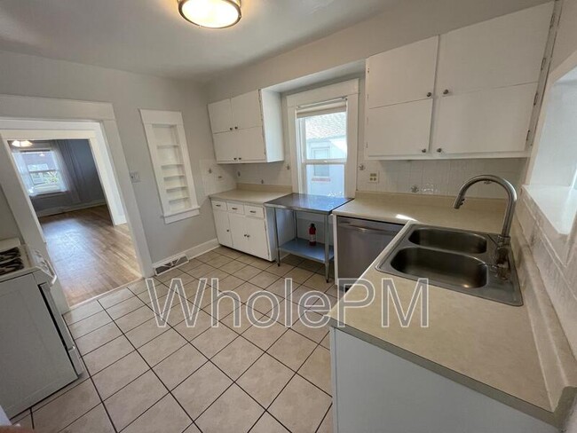 Building Photo - 4909 Beach Ct