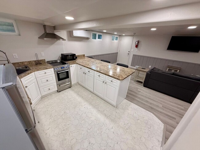 Building Photo - 24AS Studio