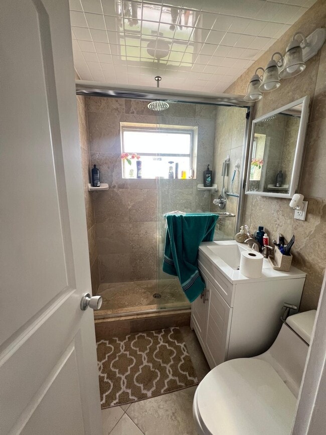 Building Photo - 2019 W Carol Cir