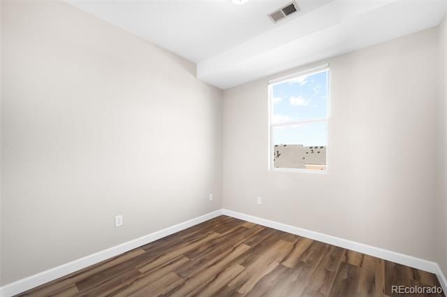 Building Photo - 13543 E Longview Ave