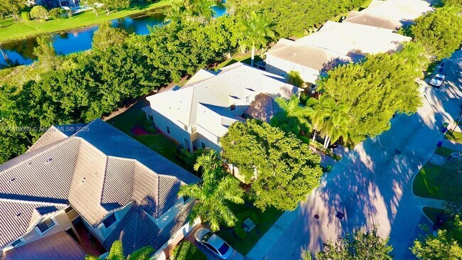 Building Photo - 3899 Tree Top Dr