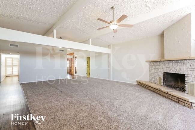 Building Photo - 6301 Fairwood Ave