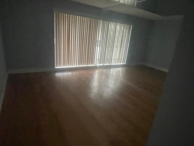 Building Photo - 6667 Racquet Club Dr