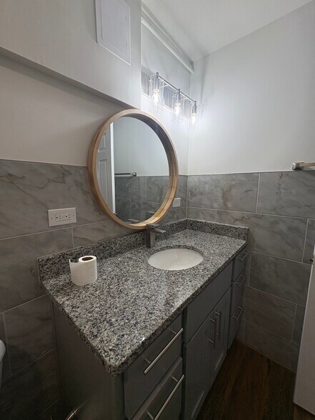 Building Photo - 909 Ridge St