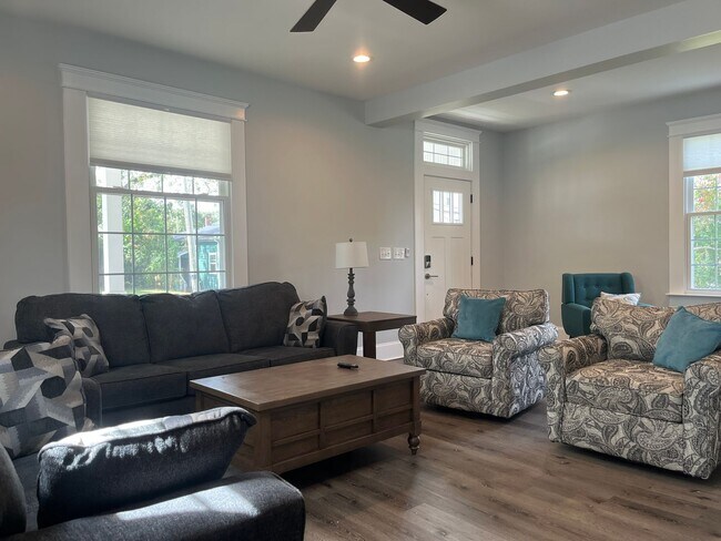 Building Photo - Gorgeous Brand New 3/2 Move In Ready Now!