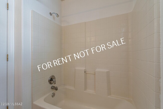Building Photo - 2439 W Rousseau St