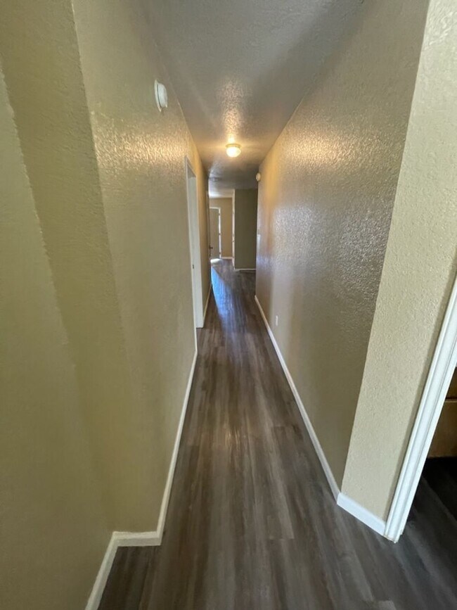 Building Photo - 2602 Edgefield St