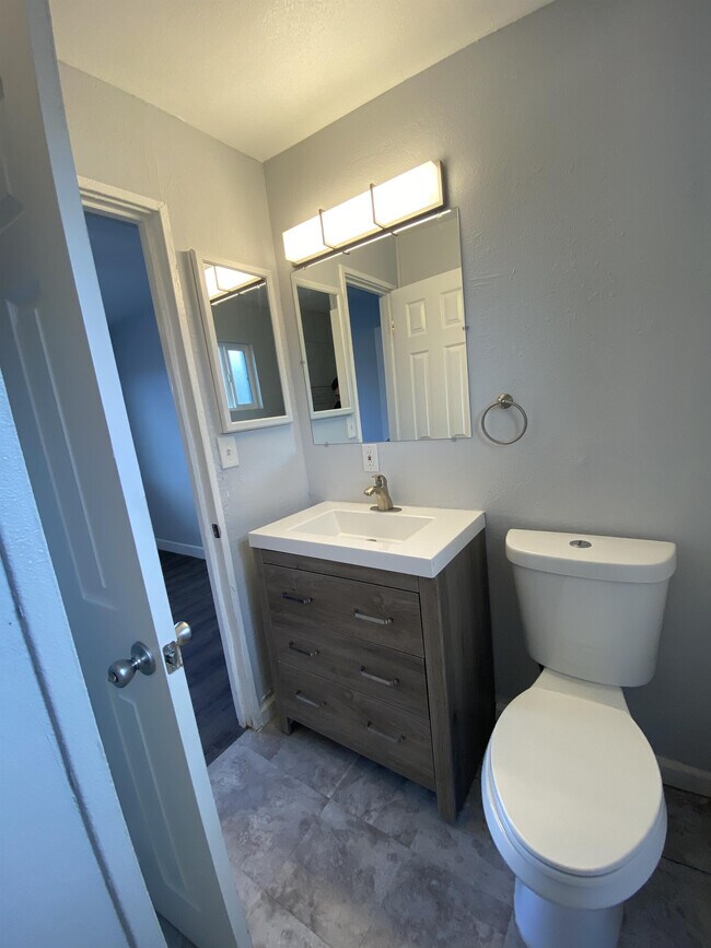 Building Photo - 433 N 14th St