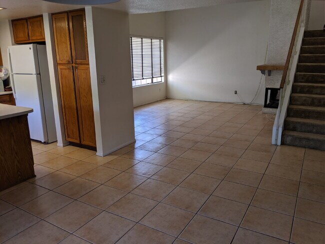 Building Photo - 3 Bedroom 2 Bathroom Close to ASU! $1,999 ...