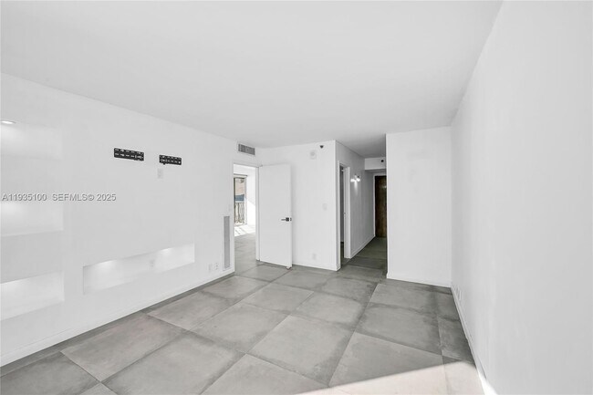 Building Photo - 7601 E Treasure Dr