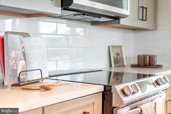 Building Photo - 710 Iron Frg Rd