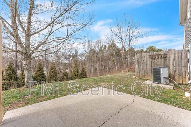 Building Photo - 3721 Keri Ln NE