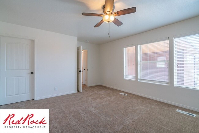 Building Photo - DOG-FRIENDLY 4 Bedroom Townhome with INTERNET INCLUDED!