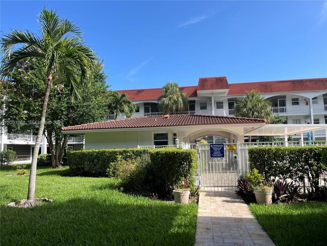 Building Photo - 501 Blue Heron Dr