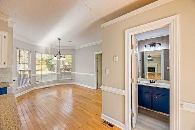 Building Photo - 1114 Rivershyre Dr