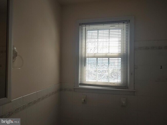 Building Photo - 2908 5th Ave