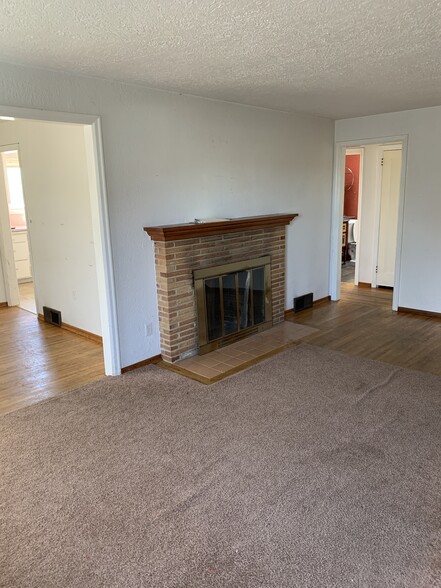 Wood Burning fireplace - 4822 N 14th St