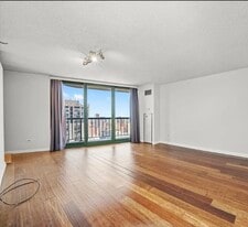 Building Photo - 111 W Maple St