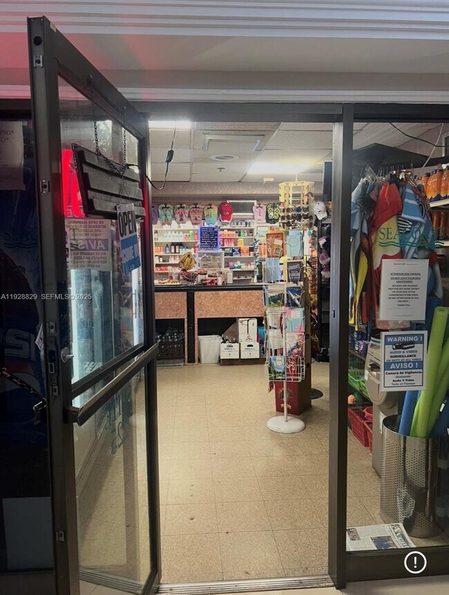 Building Photo - 5161 Collins Ave