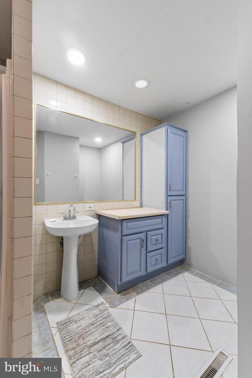 Building Photo - 1578 Yeakel Way