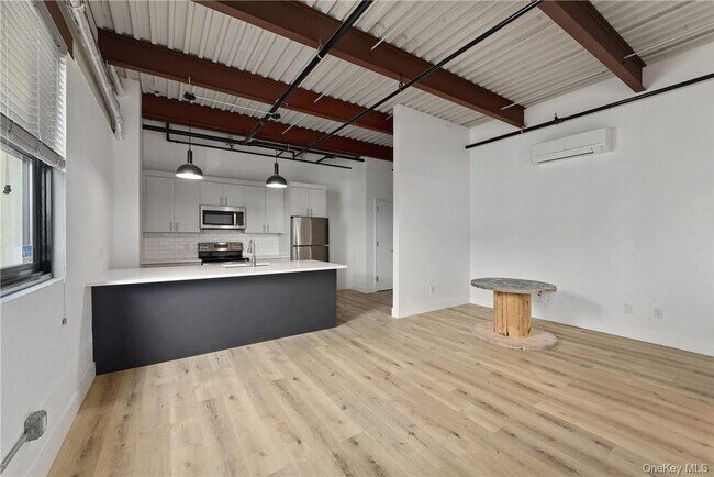 Building Photo - 189 N Main St