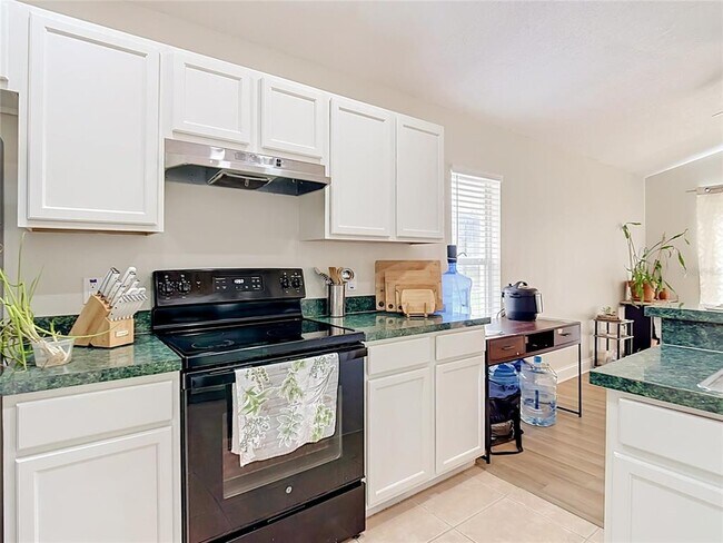 Building Photo - 1128 Pinedale Dr