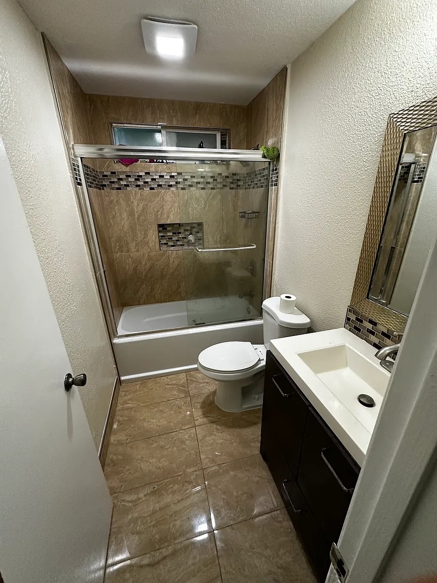 Building Photo - 3740 Kenton Ct