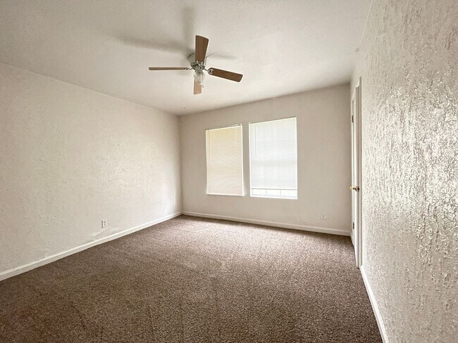 Building Photo - 812-812 Estelle Ave