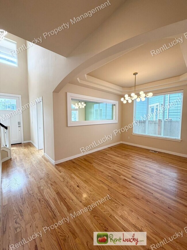 Building Photo - Amazing 5 Bedroom Home in Bothell with Gorgeous Finishes and Large Family Room!