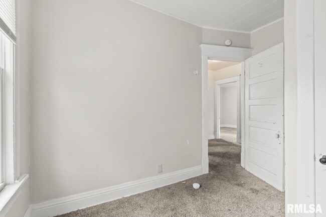 Building Photo - 1301 W Parkside Dr