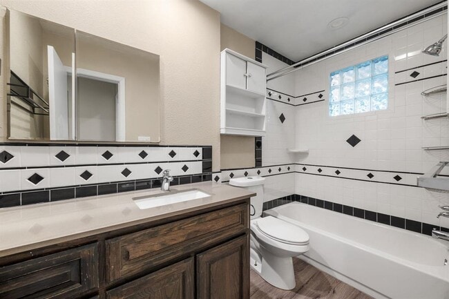 Building Photo - 1009 Alden Dr