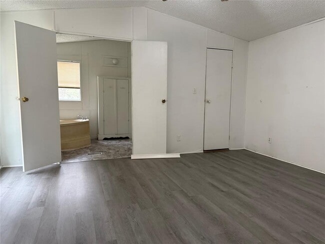 Building Photo - 27614 Southland Dr