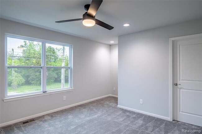 Building Photo - 24180 Liberty Hill Dr