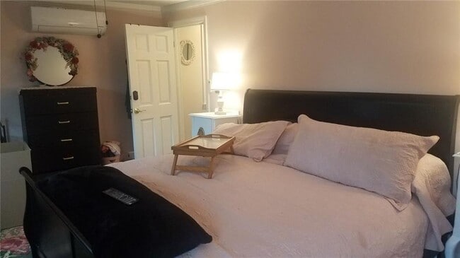 Building Photo - 21-23 Shield St