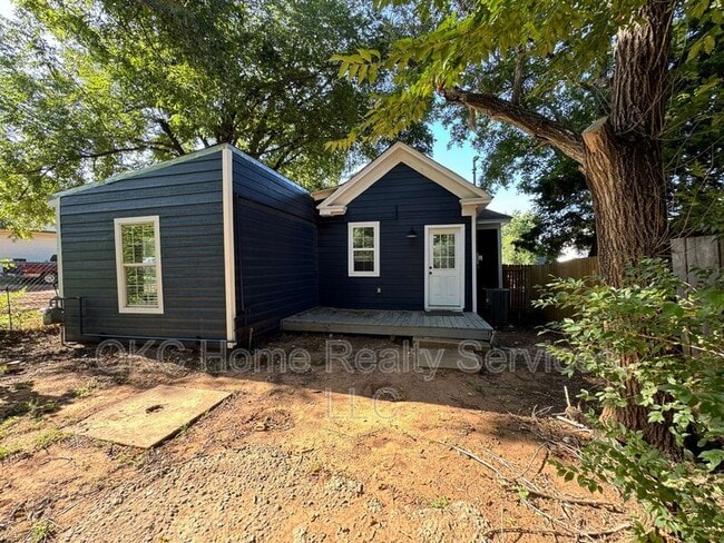Building Photo - 510 E Perkins Ave