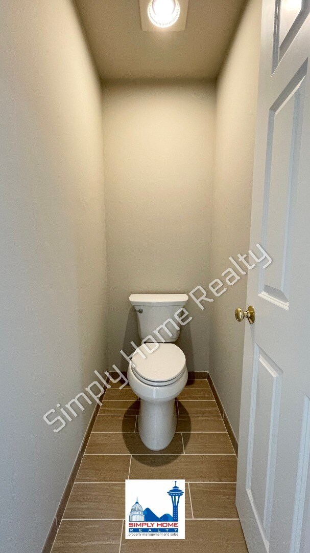 Building Photo - Step Inside this beautiful Home in Tacoma!