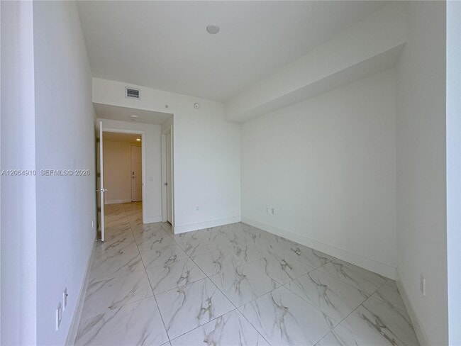Building Photo - 2000 Metropica Wy
