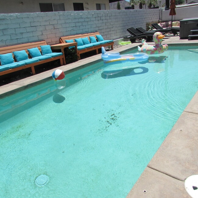 Building Photo - 51240 Avenida Velasco