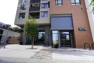 Building Photo - Luxury Condo in Excellent Central Location!