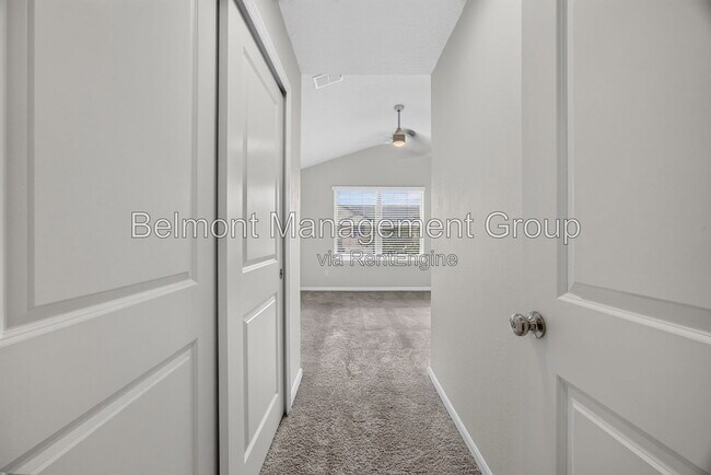 Building Photo - 3004 Alessa Loop
