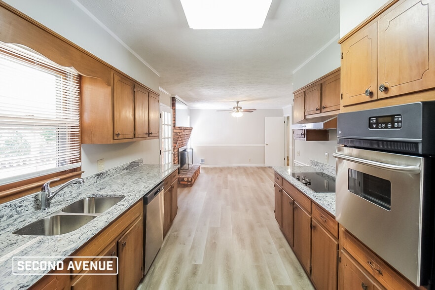 Building Photo - 721 Bluebird Dr SE