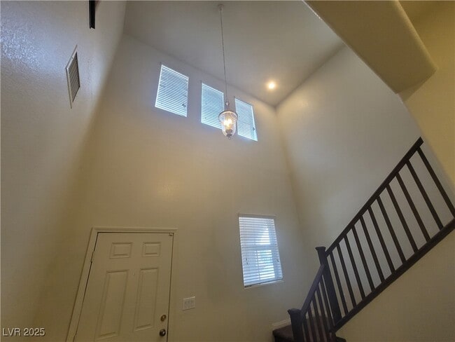 Building Photo - 2409 W Gilmore Ave