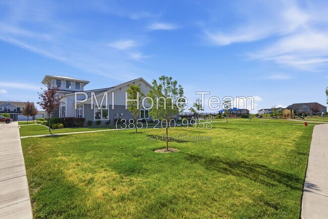 Building Photo - 1812 W Parkview Dr