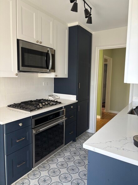 Building Photo - 102 N George Mason Dr